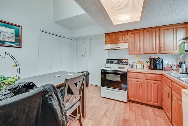 Building Photo - 311 Kings Way Dr