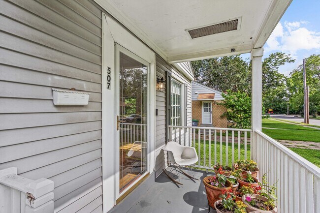 Foto del edificio - 507 Grahamwood Dr