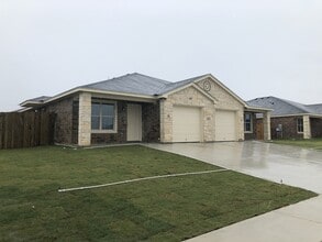 Building Photo - 1302 Vanguard Ln