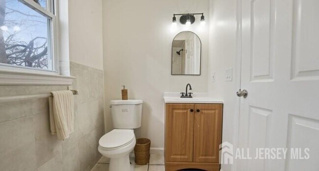 Foto del edificio - 695 S 11th St