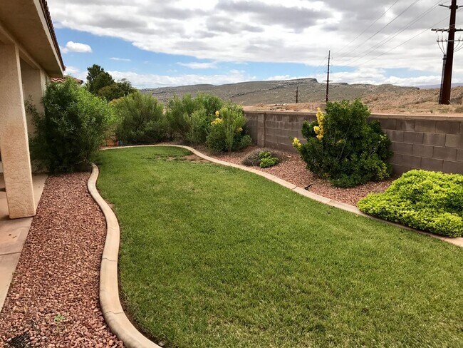 Foto del edificio - 3 Bedroom 2 Bath - Canyon View