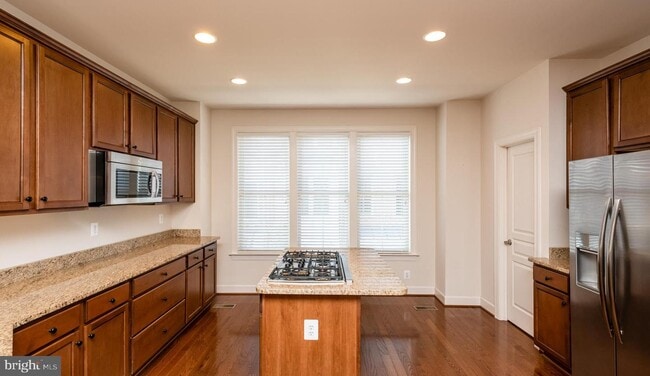 Building Photo - 3431 Kemper Rd