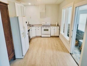 Building Photo - 312 E Electric St