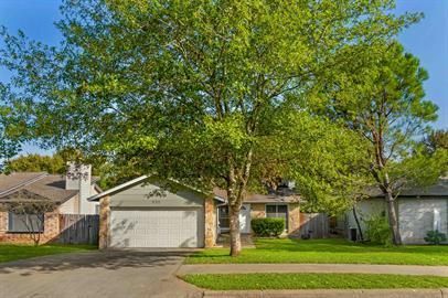 Foto del edificio - 8311 Treehouse Ln