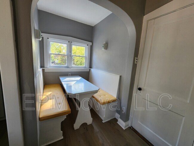 Building Photo - 929 Kern St