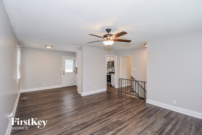 Building Photo - 516 Helton Dr
