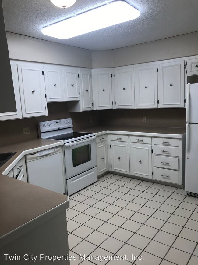 Building Photo - 3 br, 2.5 bath Apartment - 3106 Oakmont Dr.