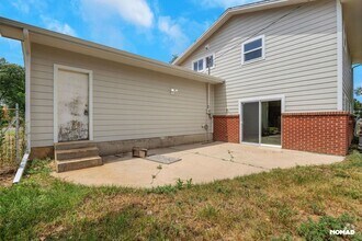 Building Photo - 3636 Royal Dr