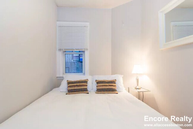 Foto del edificio - 161 Endicott St