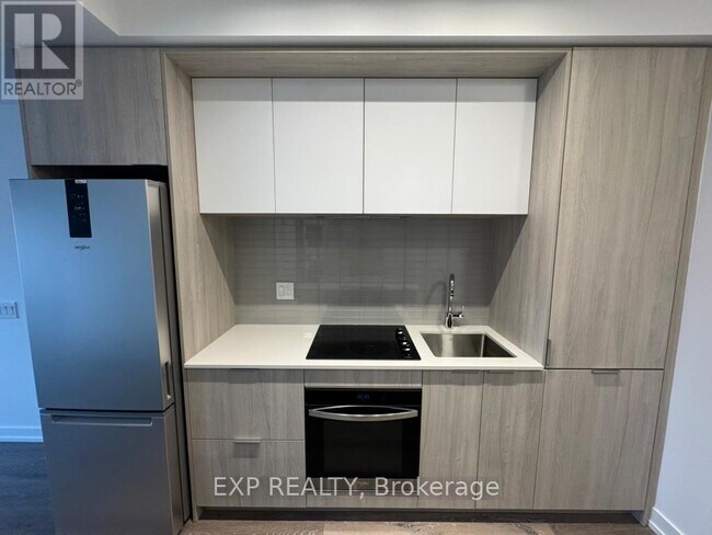 Building Photo - 395 Square One Dr