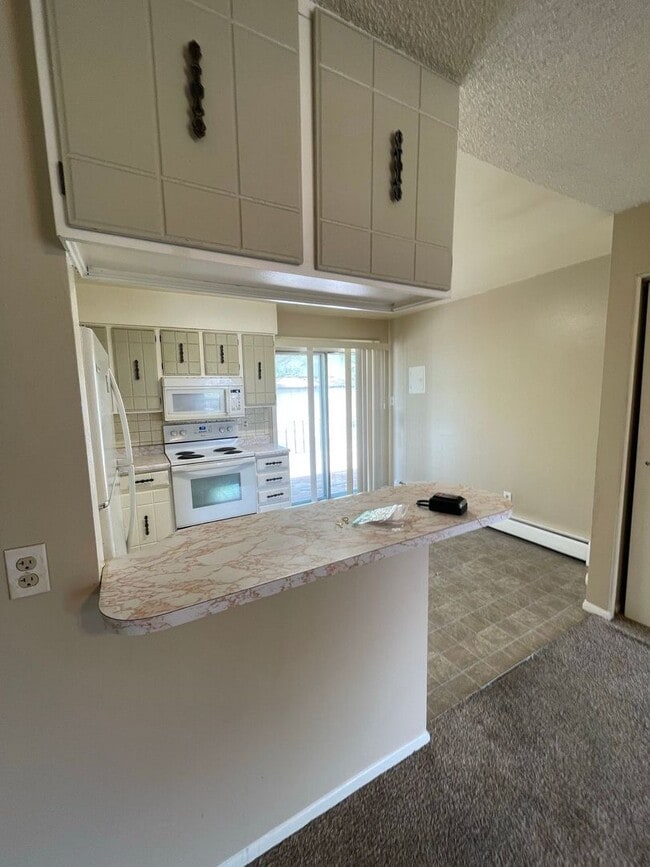 Building Photo - 325 Ruskin Dr