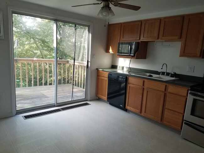 Building Photo - 592 Peach View Ln