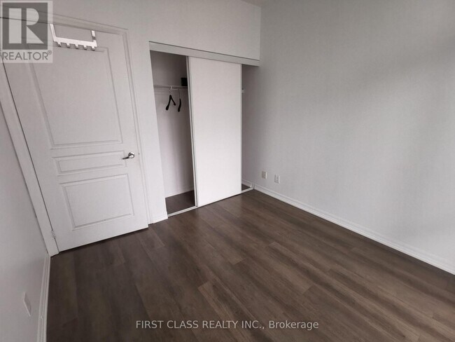 Building Photo - 223-2223 Webb Dr
