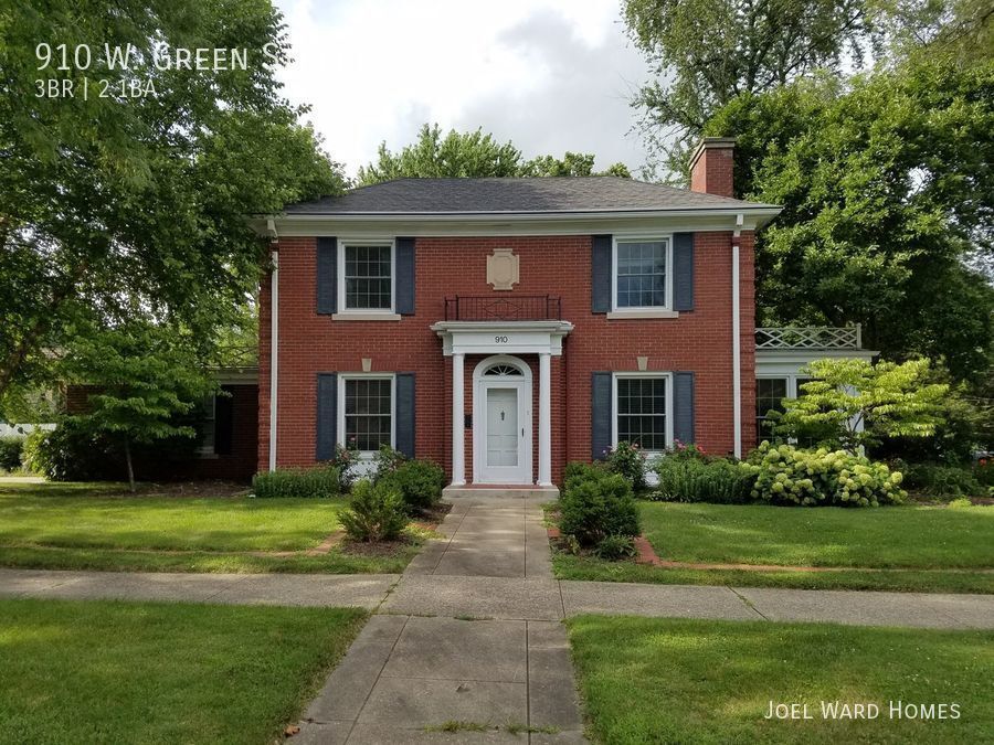Primary Photo - Charming Corner Lot Home Near U of I