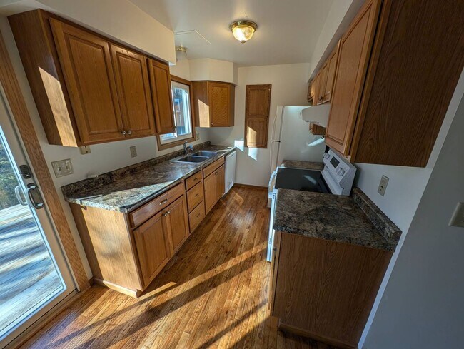 Foto del edificio - 877 Loon Lake Rd