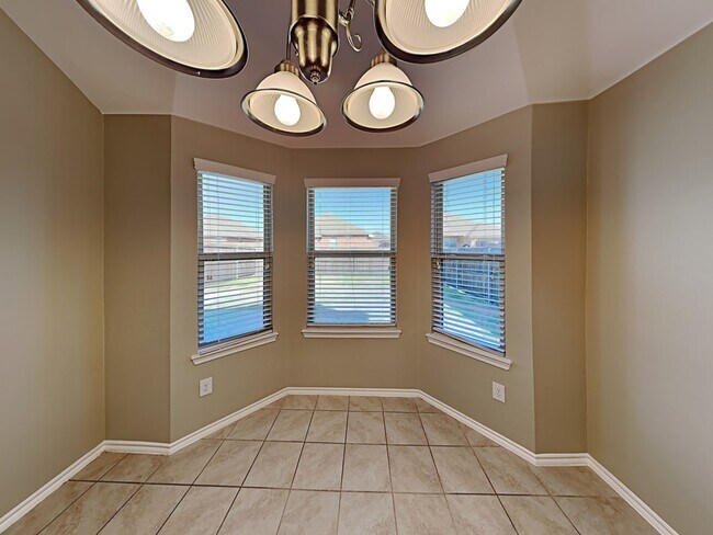 Building Photo - 539 Clearlake Dr