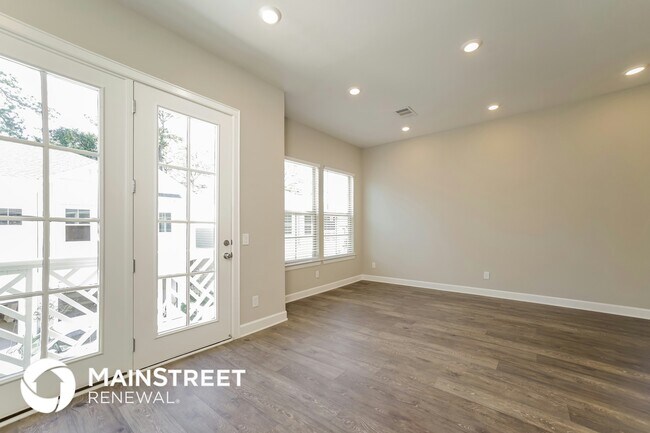 Foto del edificio - 5114 Royal Heath Dr