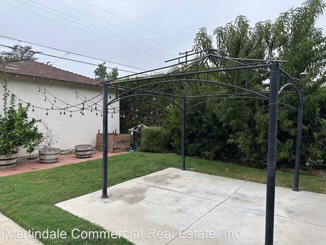 Foto del edificio - 3 br, 1 bath House - 633 N. Vallejo