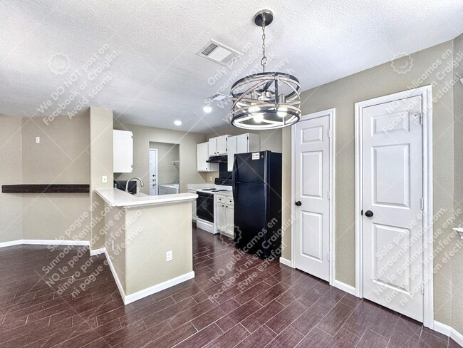 Foto del edificio - 833 Sagewood Trail