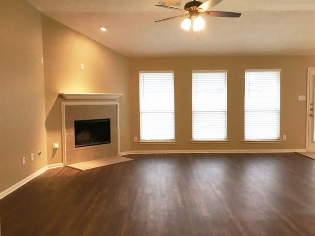 Foto del edificio - 7612 Misty Lake Ln