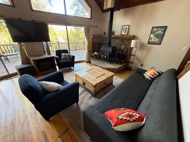 Building Photo - Stunning Fairplay Cabin available now!