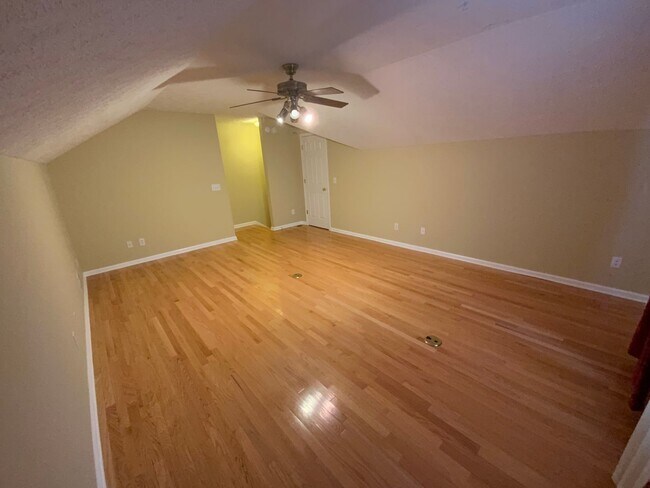 Building Photo - Lovely, well maintained Smyrna home with private wooded backyard!