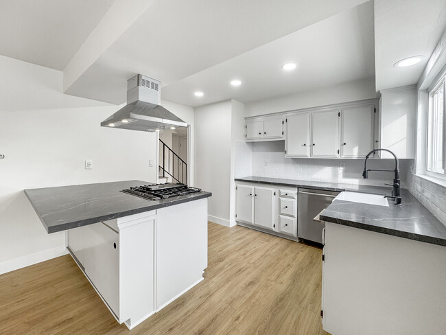 Foto del edificio - 432 E 212th St