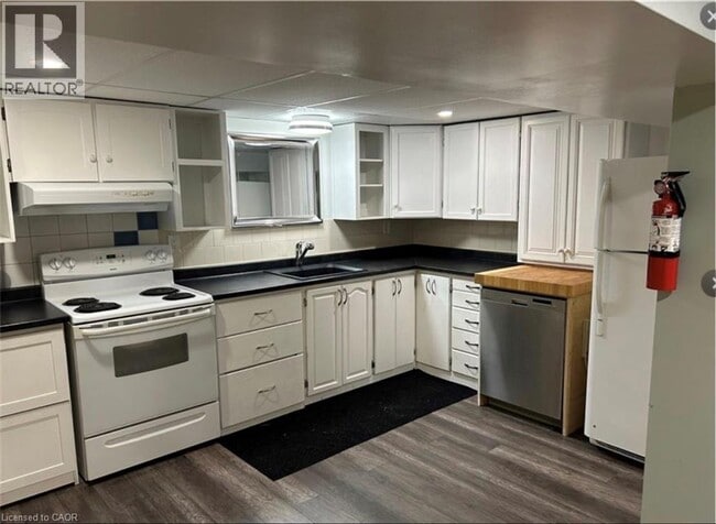 Building Photo - 5 June Ave