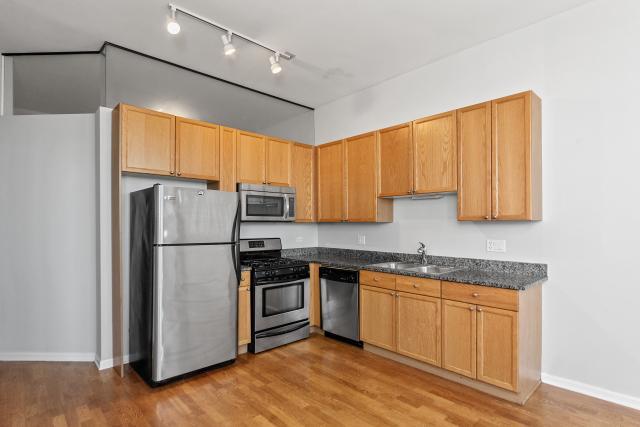 Building Photo - 2 bedroom in Chicago IL 60605