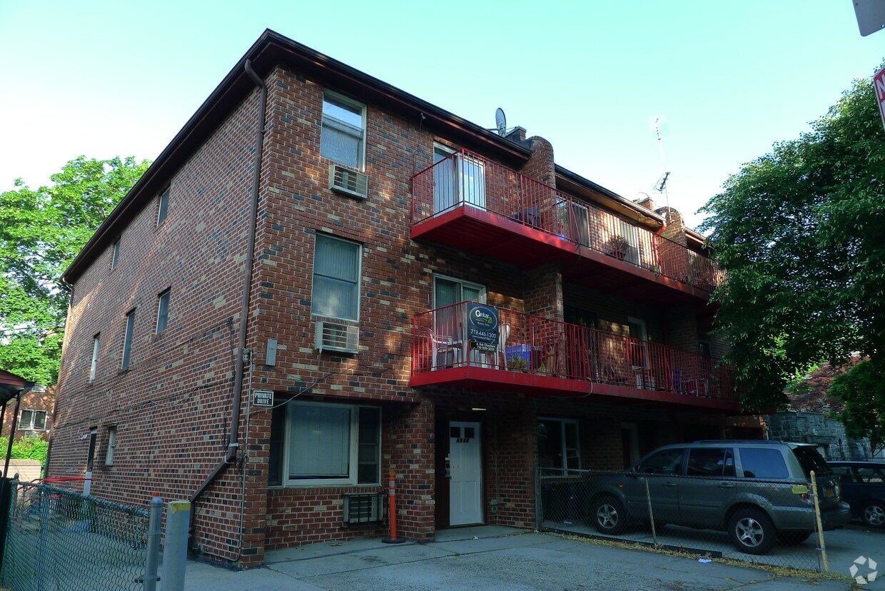 Primary Photo - 85-24 Lefferts Blvd