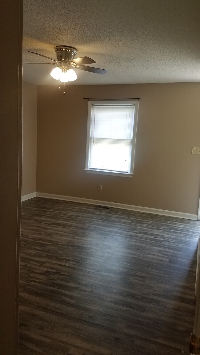 Building Photo - 661 Jena Beth Dr