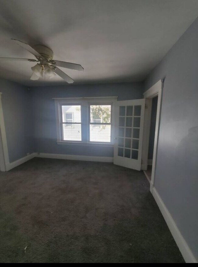 Foto del edificio - 7126 Camden Ave