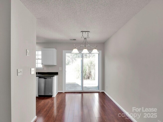 Building Photo - 13684 Meade Glen Ct