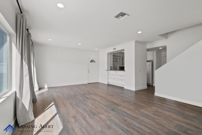 Building Photo - 20300 Vanowen St