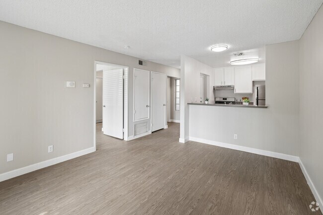 2 habitaciones, 2 baños - 859 pies cuadrados - Sala de estar - Laurel Terrace