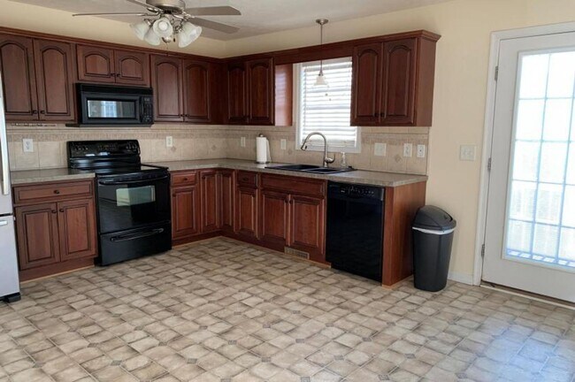 Foto del edificio - End Unit Townhouse in Wyndhurst