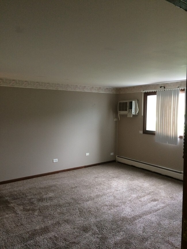 Living Room - 1135 Royal Blvd