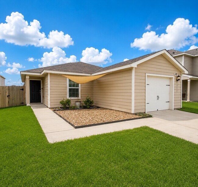 Foto del edificio - 5927 Golden Cove Rd