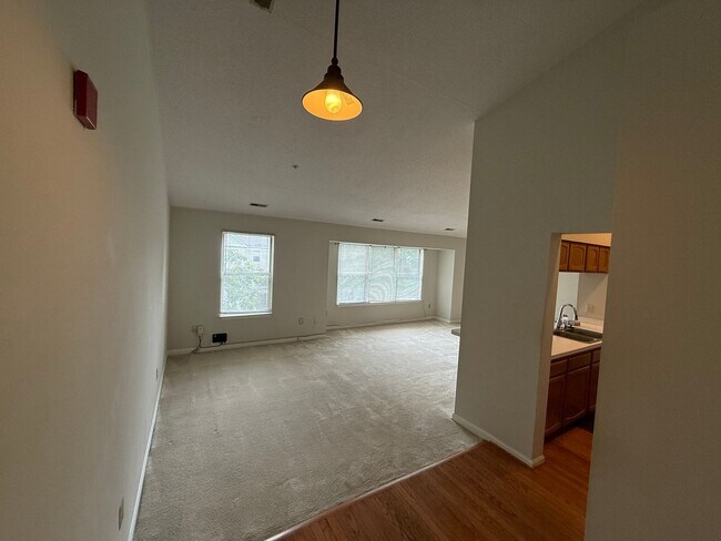 Foto del edificio - Spacious 2 Bedroom 2 Bathroom Condo in Aspen Hill
