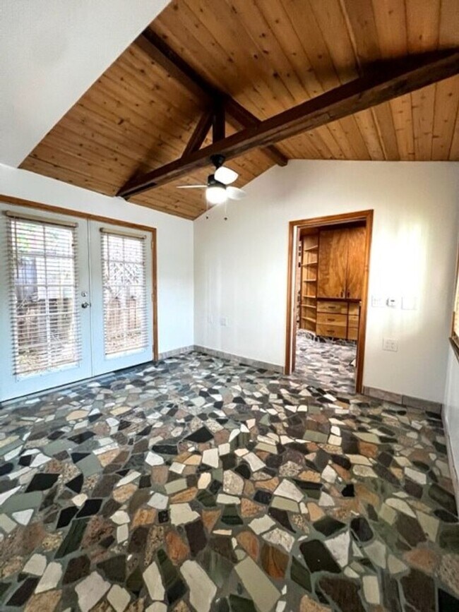Foto del edificio - 4413-4415 Van Horne Ave