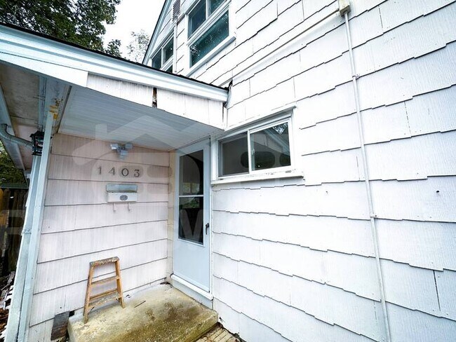 Foto del edificio - 1403 Gladstone Dr