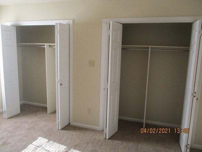 Building Photo - Falcon Ln., 2808-A