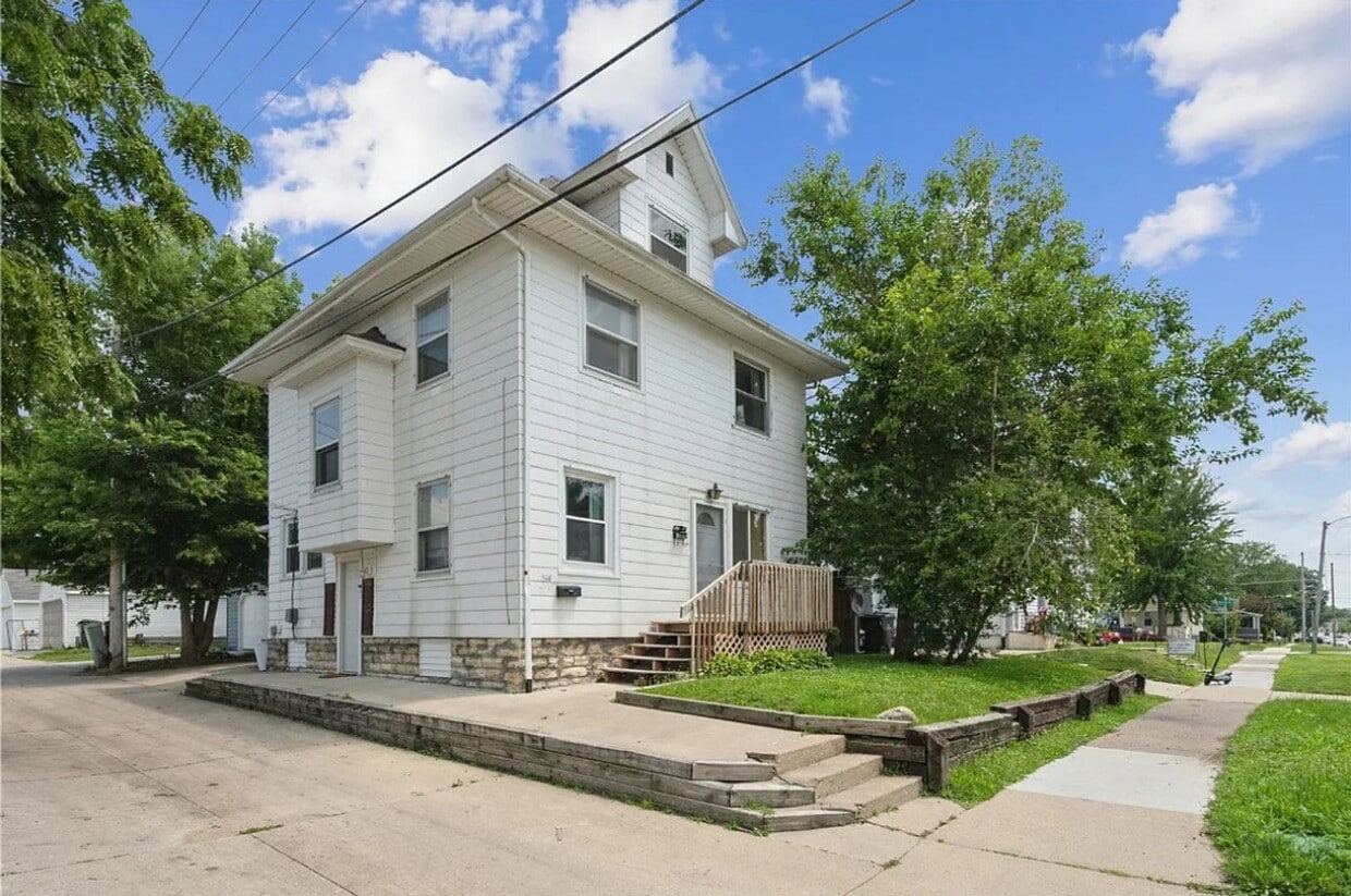 Foto principal - 514 16th St NE