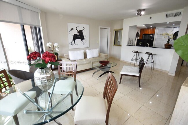 Building Photo - 540 Brickell Key Dr
