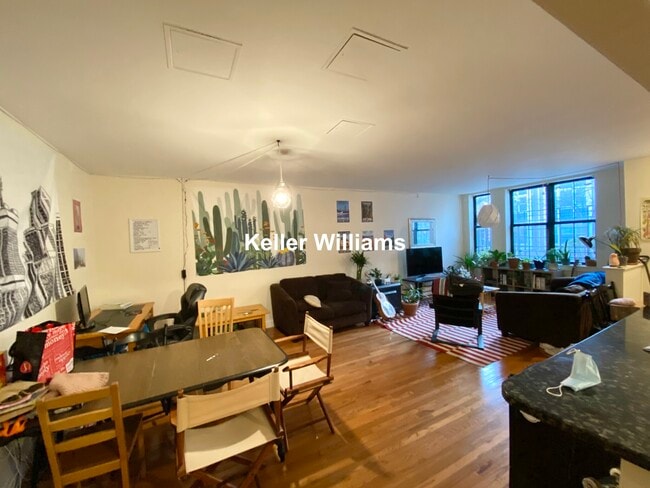 Building Photo - 3 Douglas St