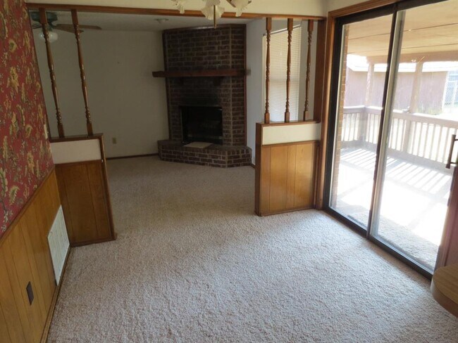 Foto del edificio - 8421 Bigwood Dr