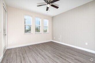 1BR, 1BA - 624SF - Living Rpom - Majestic Parc
