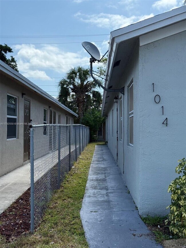 Foto del edificio - 1014 NW 6th Ave