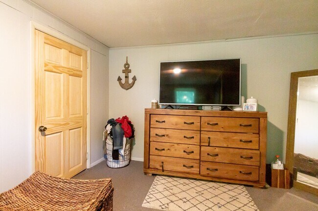 Foto del edificio - PRELEASING for AUGUST! Close to Campus