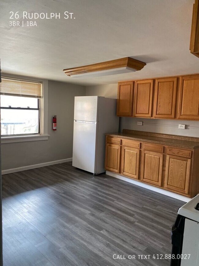 Building Photo - 3 bedroom 1 bath Mckees Rocks